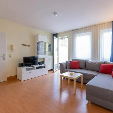 5 Im Strandhaus Lobbe Apartment *