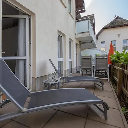 5 Im Strandhaus Lobbe Apartment *